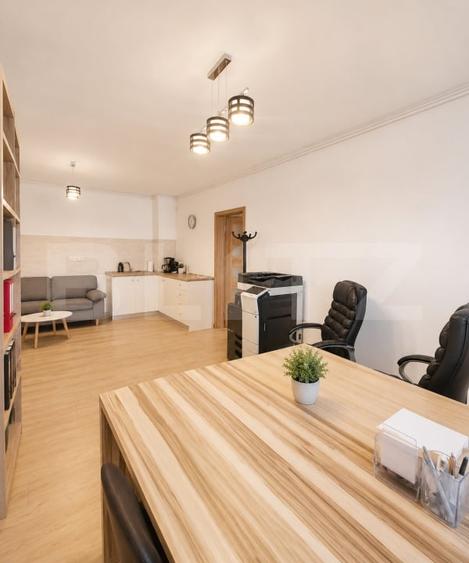 Apartament cu 3 camere semidecomandat, mobilat în Florești