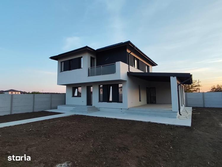 Casă cu 4 camere cu Teren 484 Mp în Joița