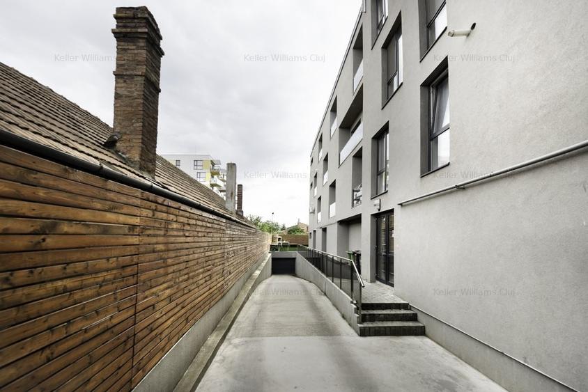 Apartament cu 3 camere semidecomandat, mobilat în Între Lacuri