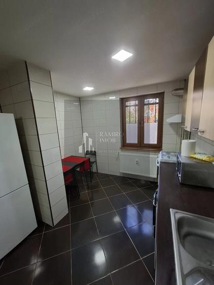 Apartament cu 3 camere semidecomandat în Brâncoveanu