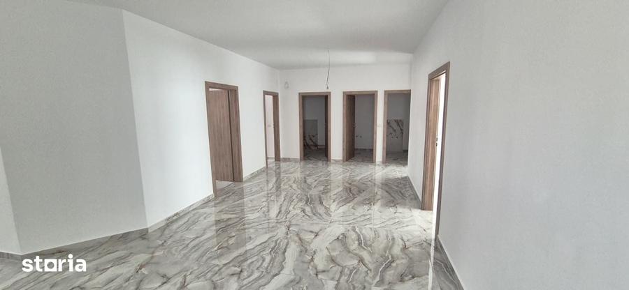Spațiu comercial, de 490 mp, în Aurel Vlaicu