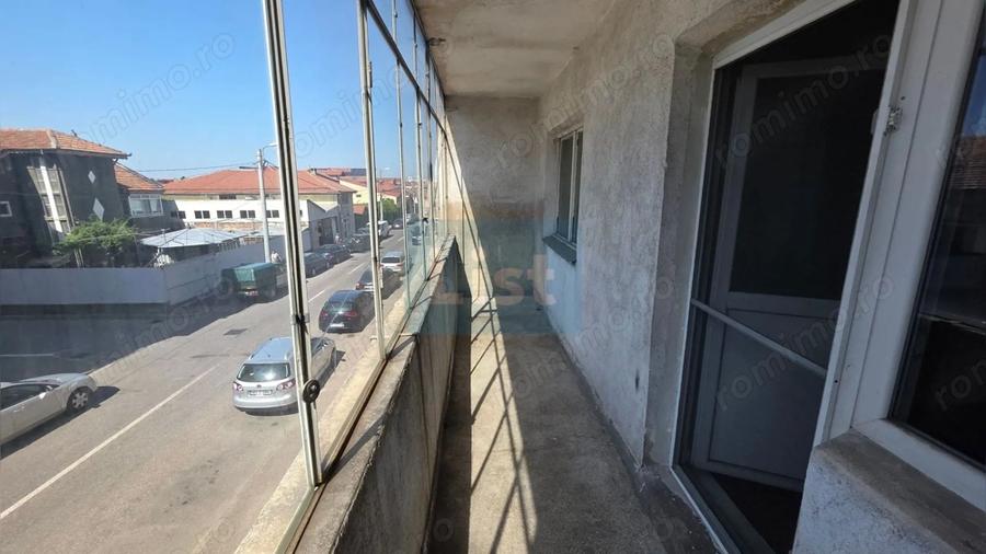 Apartament cu 4 camere decomandat în Sud