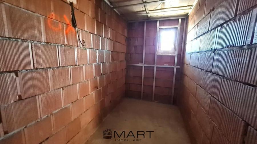 Casă cu 7 camere cu Teren 250 Mp în Șelimbăr