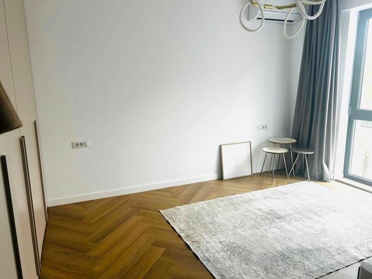 Apartament cu 3 camere decomandat în Barbu Văcărescu