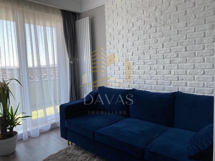 Apartament cu 4 camere semidecomandat, mobilat în Aurel Vlaicu