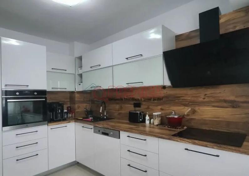 Apartament cu 3 camere decomandat în Eroii Revoluției