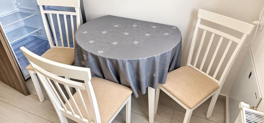 Apartament cu 3 camere decomandat, mobilat în Central