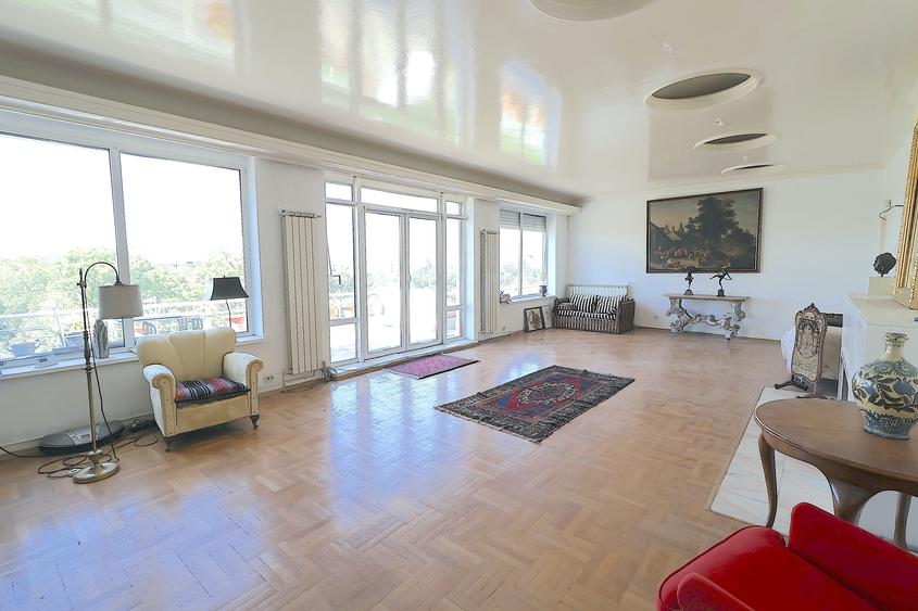 Penthouse cu 7 camere decomandat în Cișmigiu