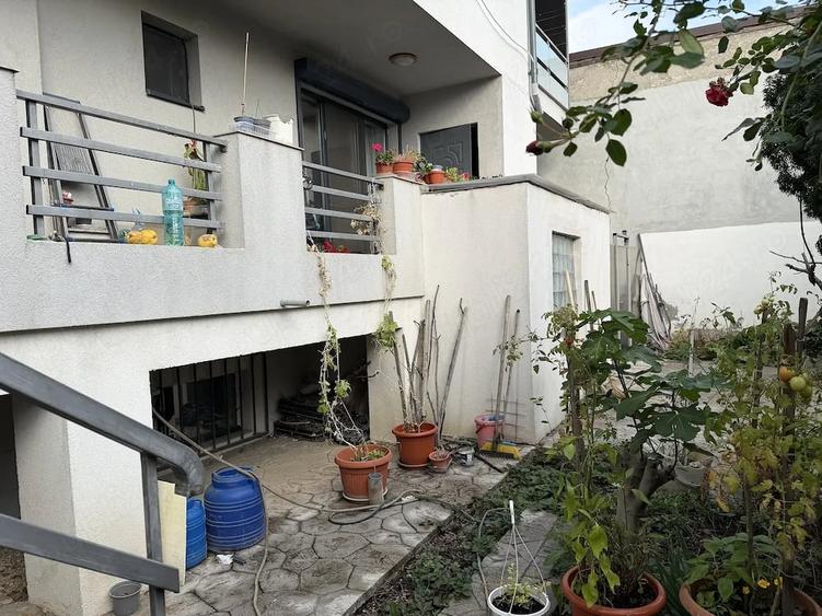 Apartament cu 3 camere decomandat în Dămăroaia