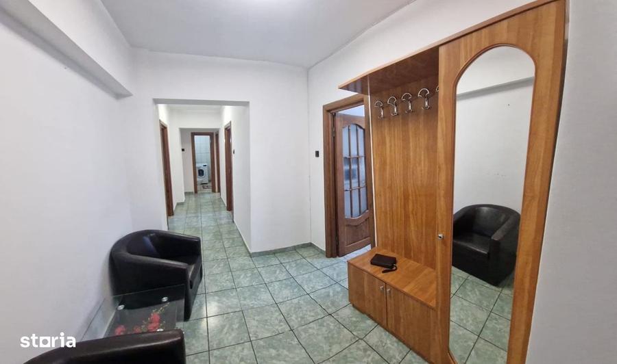 Apartament cu 4 camere decomandat în Central