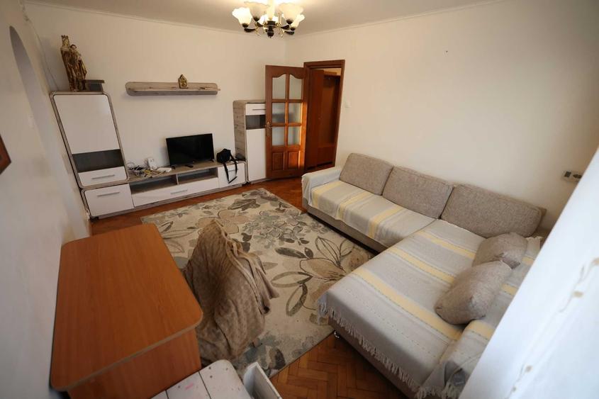 Apartament cu 2 camere nedecomandat în Podu Roș