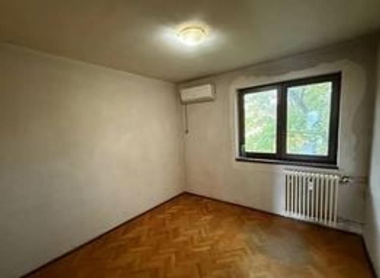 Apartament cu 4 camere decomandat, mobilat în Titan