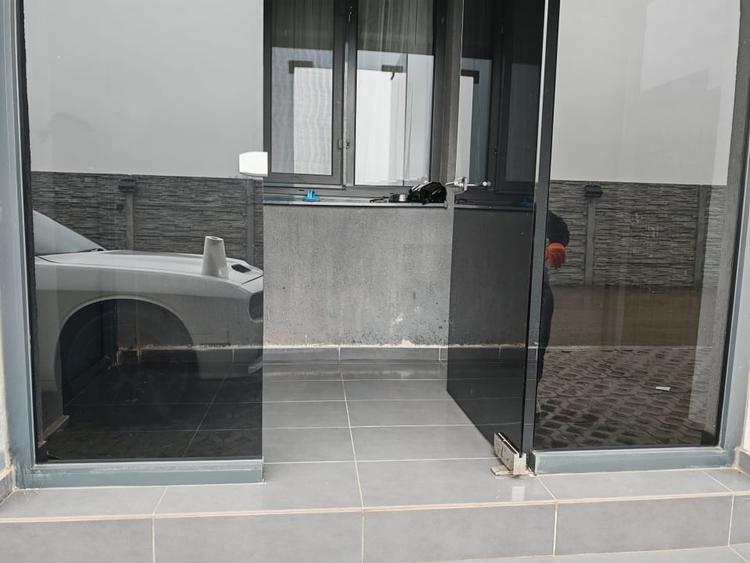 Duplex cu 4 camere cu Canalizare în Prelungirea Ghencea