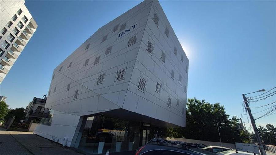 Birou, de 1,700 mp, în Central
