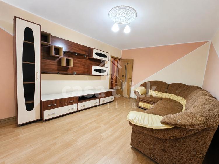 Apartament cu 3 camere decomandat în