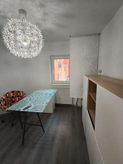 Birou, de 56.450000762939 mp, în Central