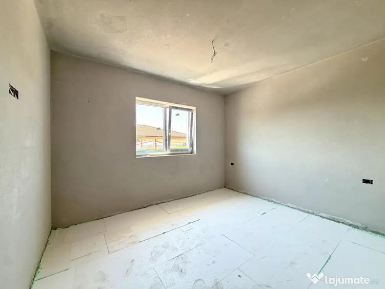 Casă cu 4 camere cu Teren 372 Mp în Sânandrei