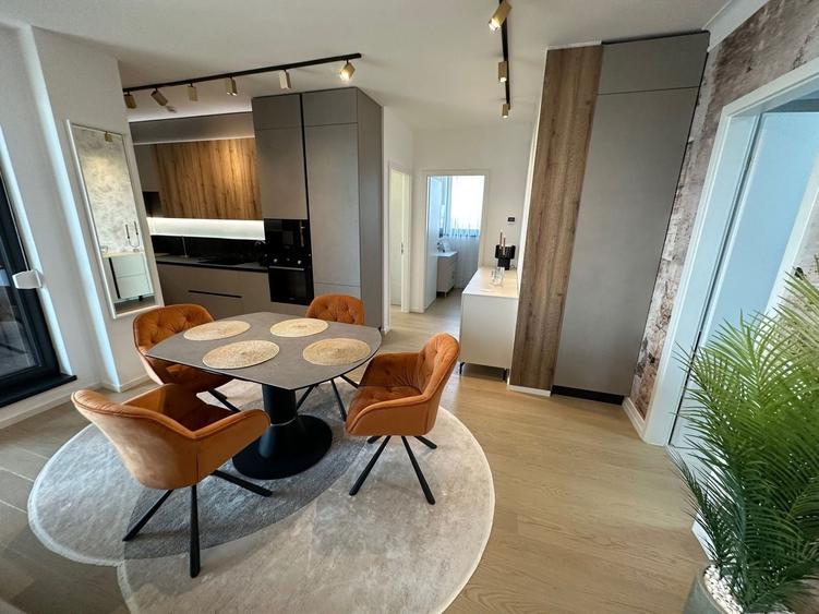 Apartament cu 3 camere decomandat în Central