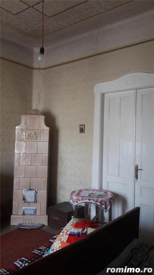 Casă cu 5 camere cu Teren 1600 Mp în Central