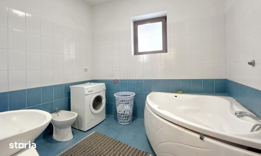 Casă cu 7 camere cu Teren 178 Mp în Florilor