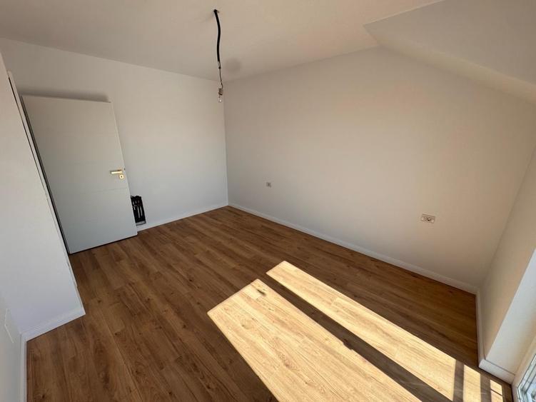 Duplex cu 4 camere cu Canalizare în Moșnița Nouă