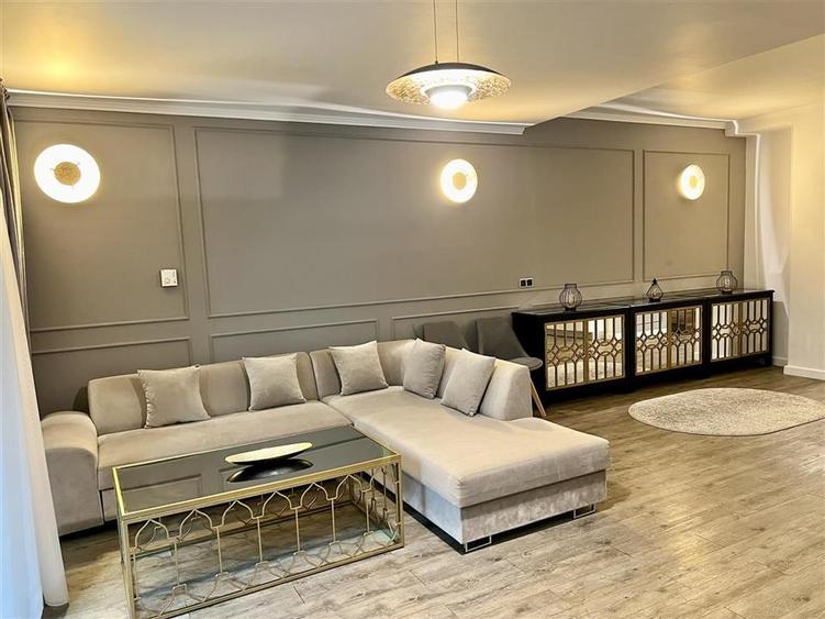 Apartament cu 4 camere decomandat, mobilat în Poiana Brașov