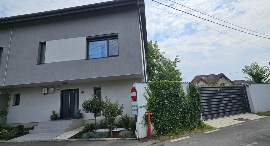 Casă cu 4 camere în Odăile