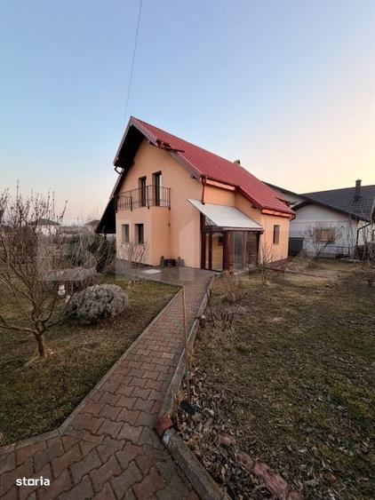 Casă cu 4 camere cu Teren 691 Mp în Ipotești