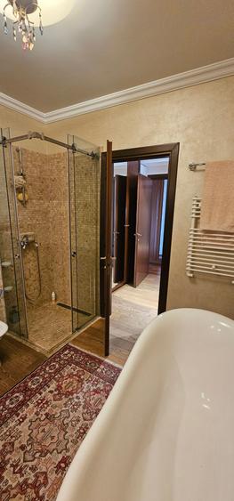 Apartament cu 4 camere decomandat în Barbu Văcărescu