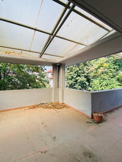 Casă cu 7 camere cu Canalizare în Domenii