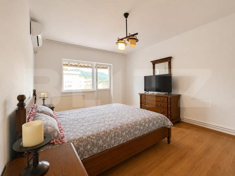 Apartament cu 4 camere semidecomandat, mobilat în Ultracentral