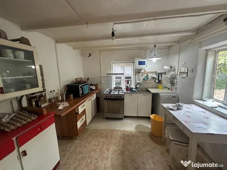 Casă cu 4 camere cu Teren 1498 Mp în Călinești