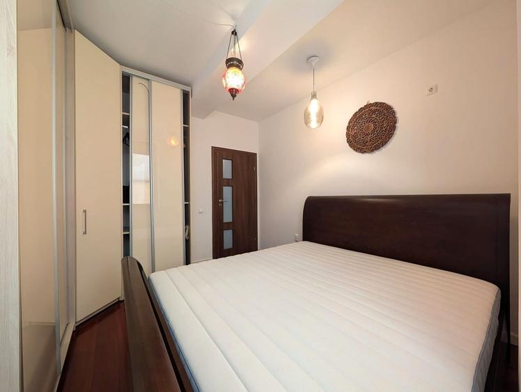 Apartament cu 3 camere decomandat, mobilat în Jiului