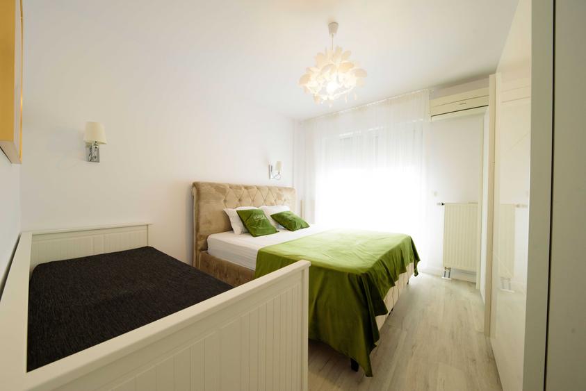 Apartament cu 3 camere semidecomandat în Central