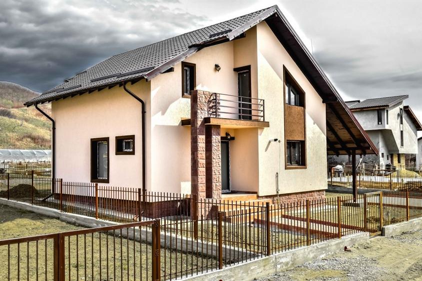 Casă individuală cu 4 camere cu Teren 600 Mp în Nord-Vest