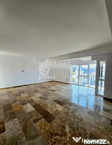 Apartament cu 4 camere decomandat în Faleza Nord