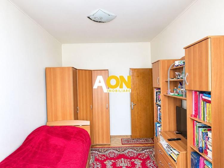 Apartament cu 4 camere decomandat, mobilat în Cetate