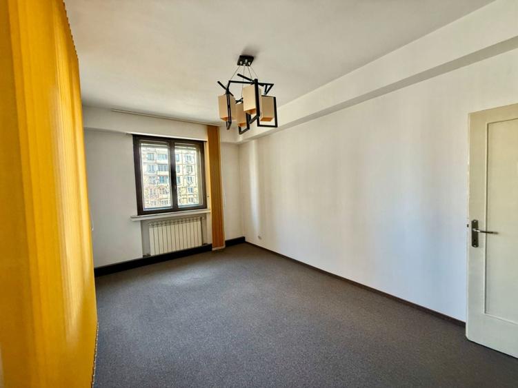 Apartament cu 4 camere în P-ța Romană