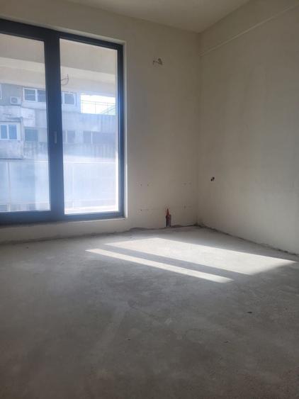 Apartament cu 3 camere decomandat în Faleza Nord
