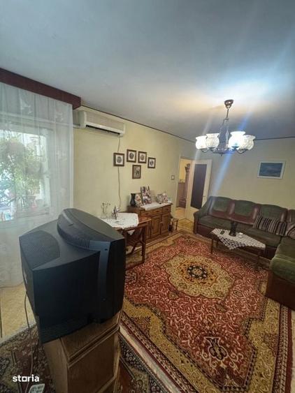Apartament cu 3 camere decomandat în Rovine