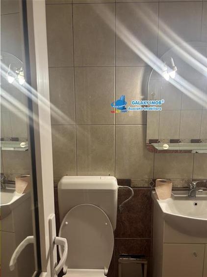 Apartament cu 3 camere semidecomandat, mobilat în Ștefan cel Mare