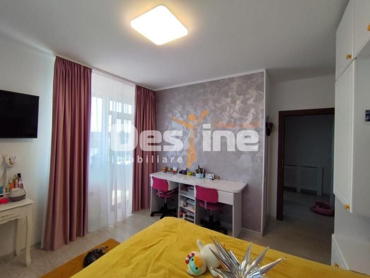 Apartament cu 3 camere decomandat, mobilat în Albert