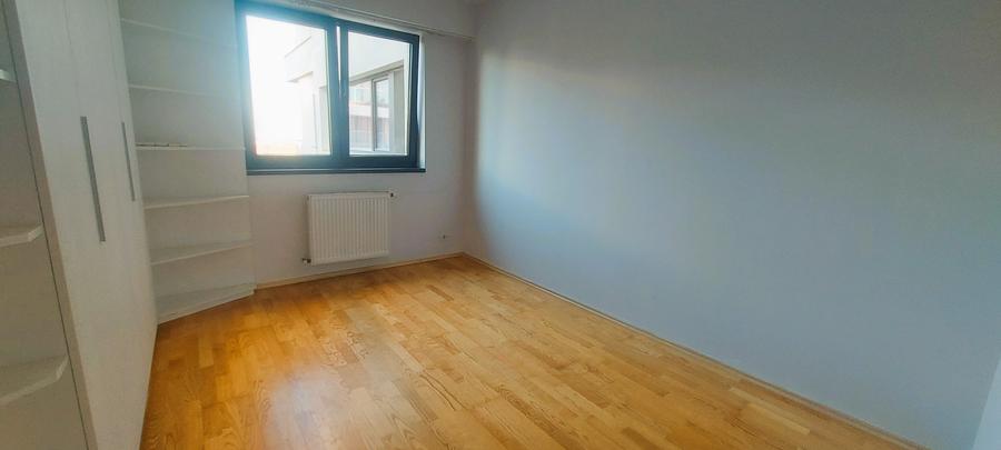 Apartament cu 4 camere nedecomandat în Pipera