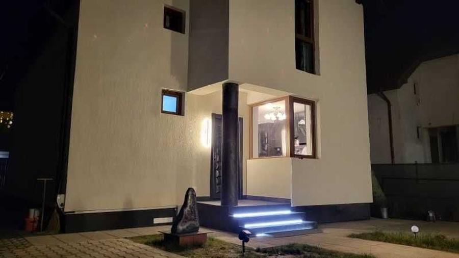 Casă cu 4 camere cu Teren 400 Mp în Central