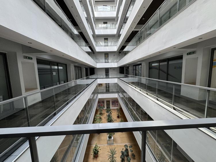 Birou, de 1,300 mp, în Unirii