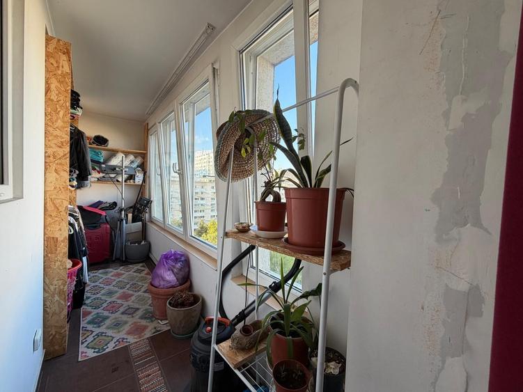 Apartament cu 3 camere semidecomandat în Dristor
