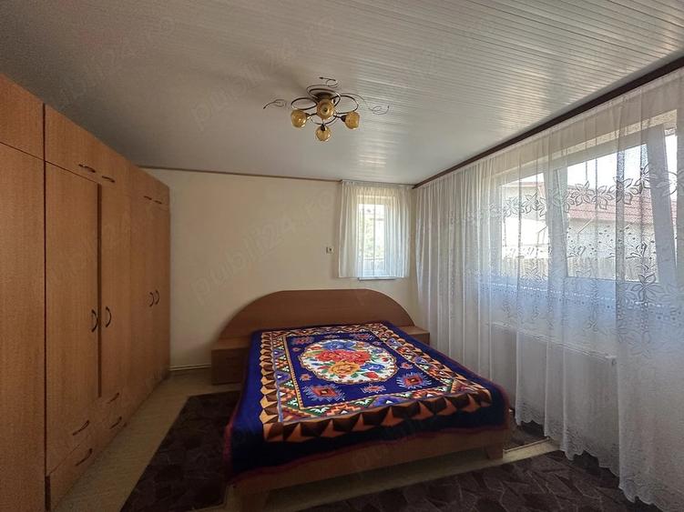 Casă cu 7 camere cu Teren 1039 Mp în Cornești