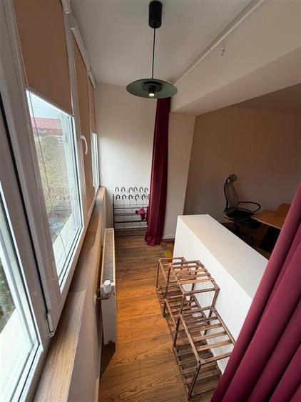 Apartament cu 3 camere semidecomandat, mobilat în Centrul Civic