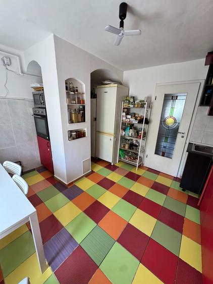 Apartament cu 4 camere decomandat, mobilat în Odobescu
