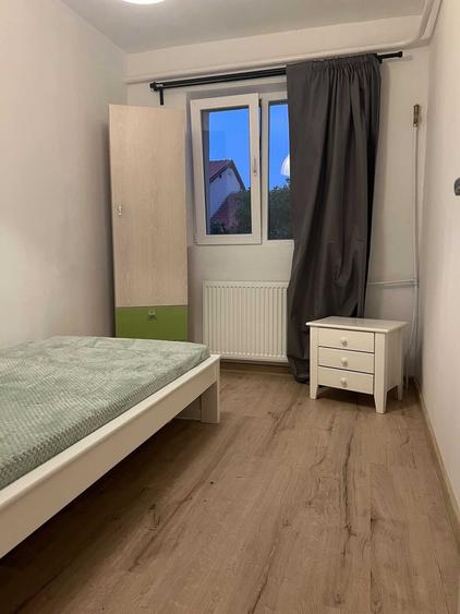 Apartament cu 3 camere semidecomandat în Complex Studențesc